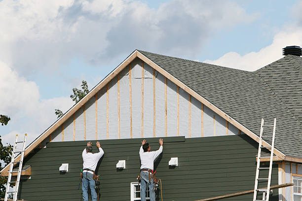Professional Siding Installation technician working in Richburg, SC
